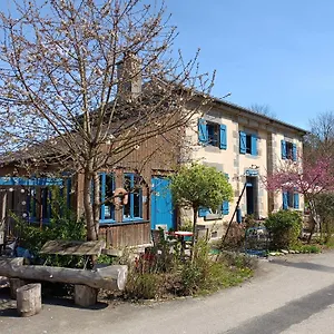 Ille Flottante, Hébergements Insolites Sur Le Canal , Hédé France
